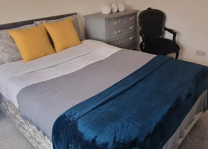 Cosy Fresh New Refurbished House