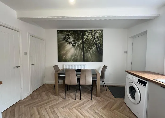 Cosy Fresh New Refurbished House