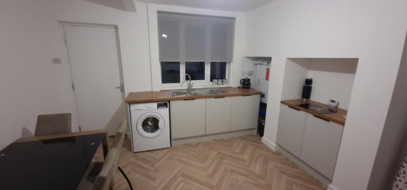 Cosy Fresh New Refurbished House Apartment *